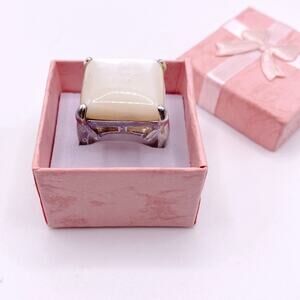 Mother of Pearl Beautiful Statement Ring Silver Plated size 7